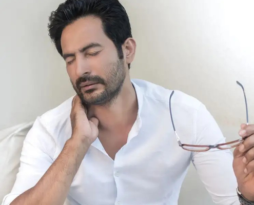 Neck-Pain-Chiropractor-Palm-Coast Man holding neck in pain with eyes closed